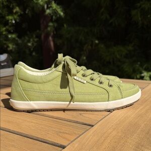 NWOT: Taos Olive Lace-Up Canvas Sneaker